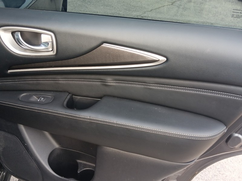 INFINITI QX60 Vehicle Full-screen Gallery Image 12