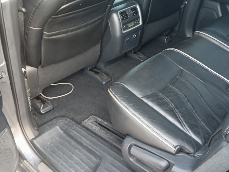 INFINITI QX60 Vehicle Full-screen Gallery Image 16