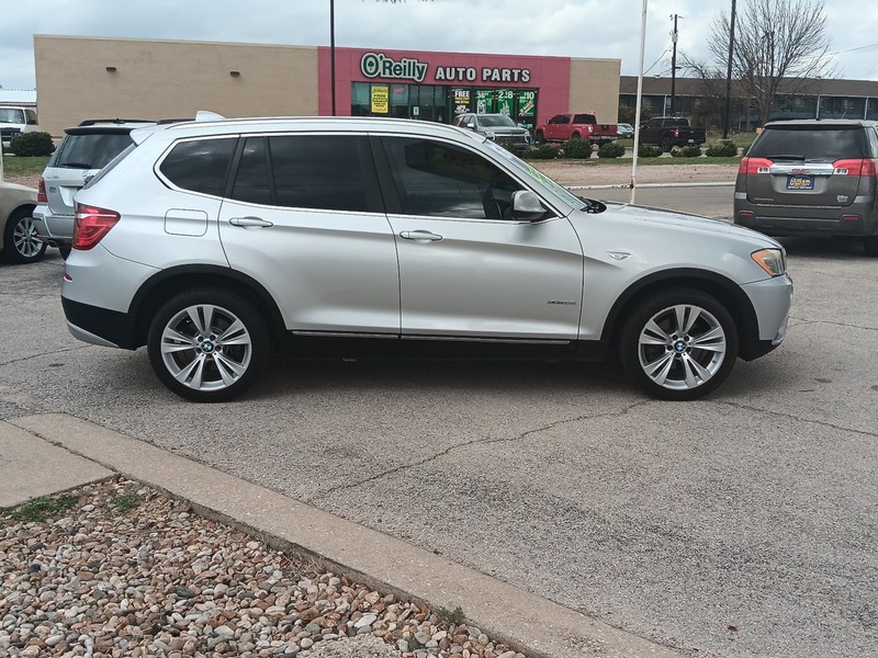 BMW X3 Vehicle Full-screen Gallery Image 02