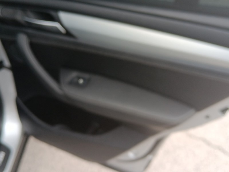 BMW X3 Vehicle Full-screen Gallery Image 11