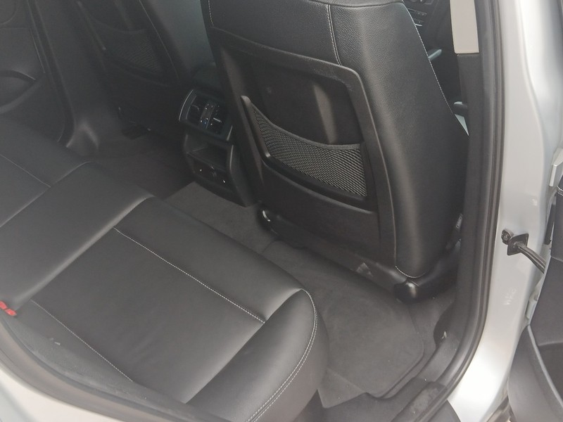 BMW X3 Vehicle Full-screen Gallery Image 12