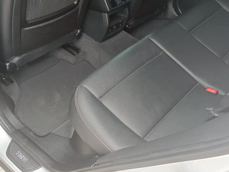 BMW X3 Vehicle Full-screen Gallery Image 14