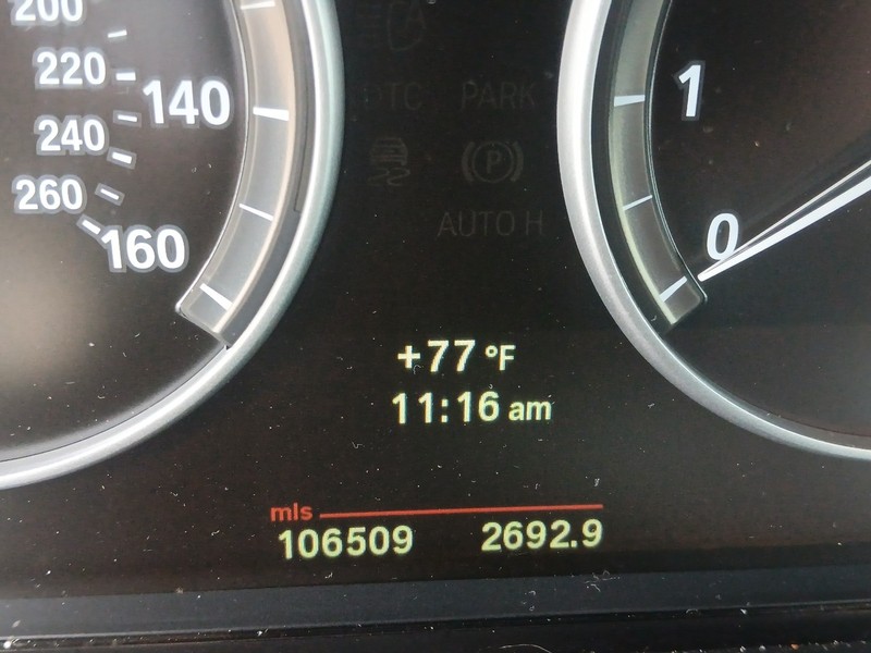 BMW X3 Vehicle Full-screen Gallery Image 17