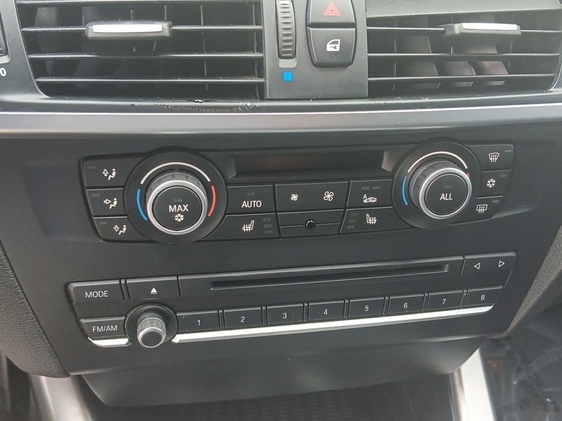 BMW X3 Vehicle Full-screen Gallery Image 19