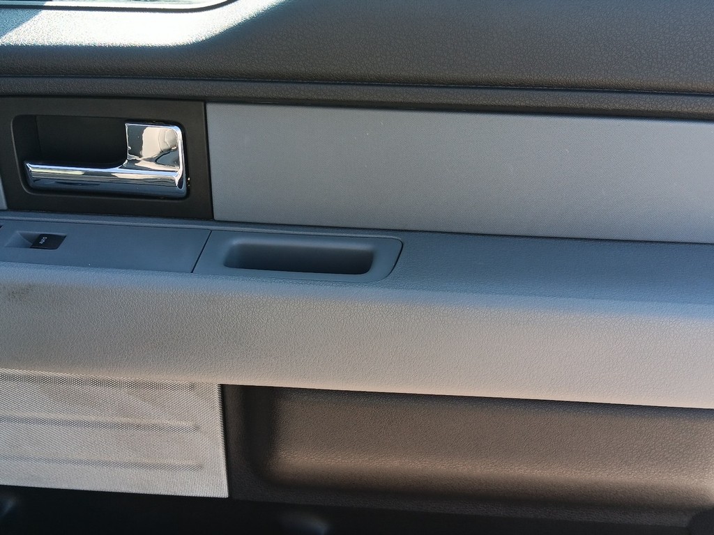 Ford F-150 Vehicle Full-screen Gallery Image 9