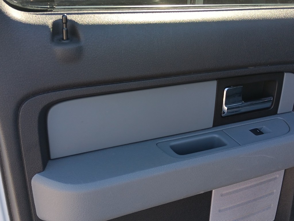 Ford F-150 Vehicle Full-screen Gallery Image 15