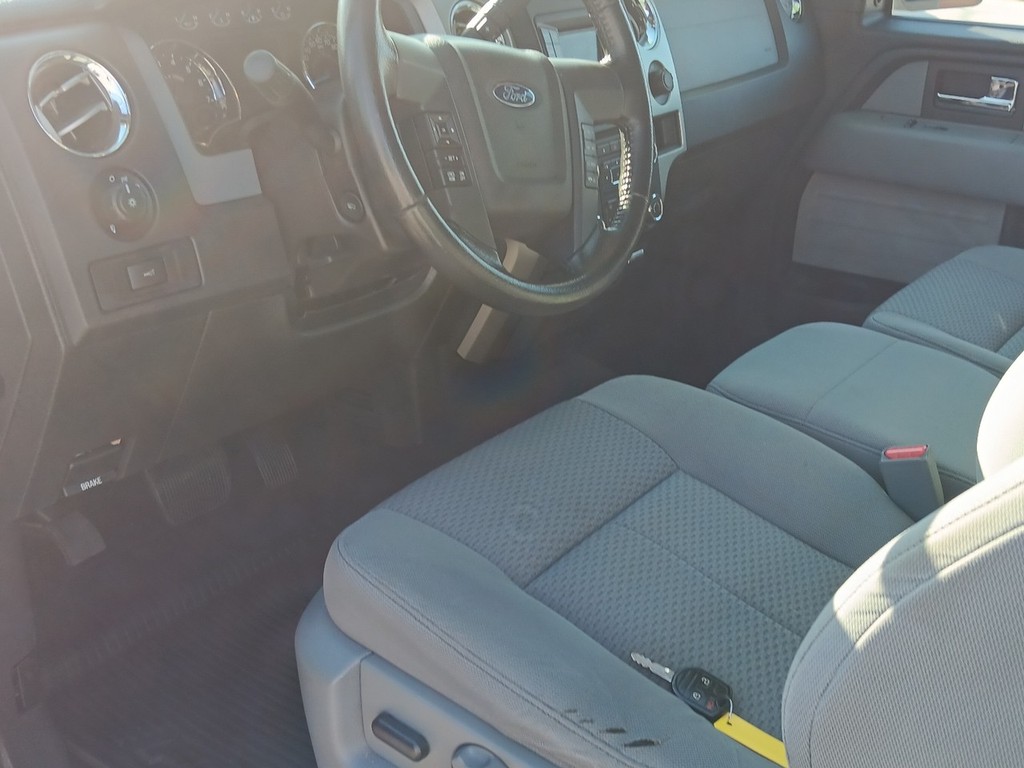 Ford F-150 Vehicle Full-screen Gallery Image 16