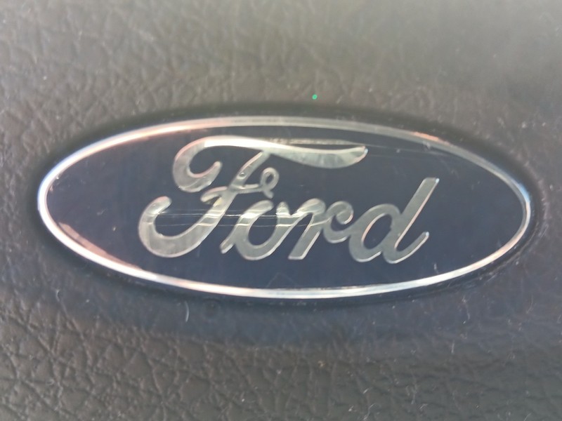 Ford F-150 Vehicle Full-screen Gallery Image 23