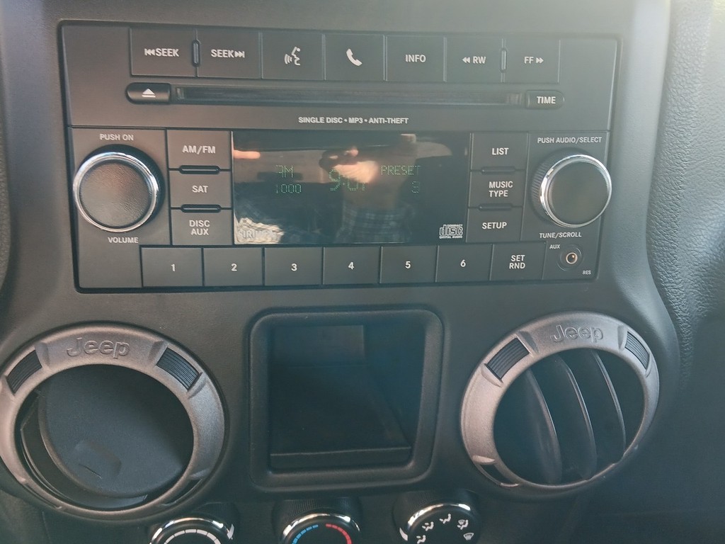 Jeep Wrangler Vehicle Full-screen Gallery Image 16