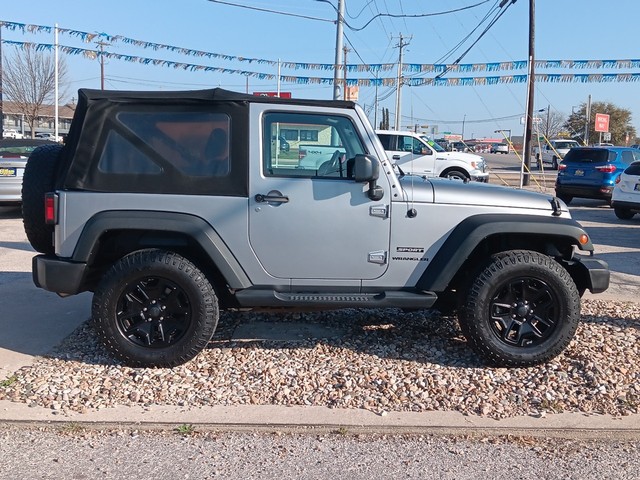 Jeep Wrangler Vehicle Full-screen Gallery Image 02