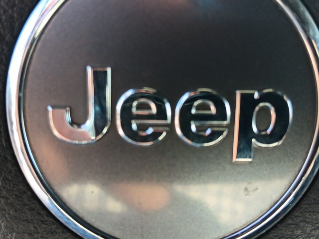 Jeep Wrangler Vehicle Full-screen Gallery Image 17