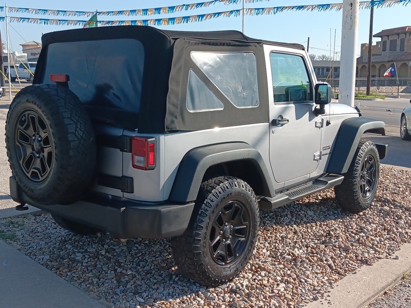 Jeep Wrangler Vehicle Full-screen Gallery Image 03