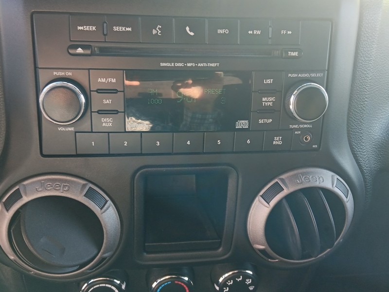 Jeep Wrangler Vehicle Full-screen Gallery Image 16