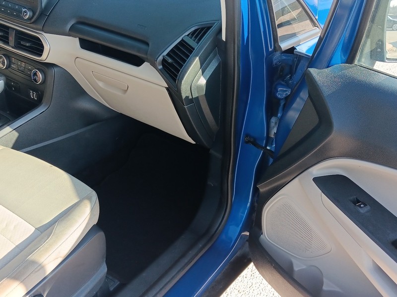 Ford EcoSport Vehicle Full-screen Gallery Image 09