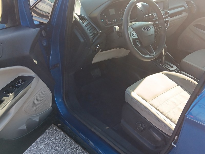 Ford EcoSport Vehicle Full-screen Gallery Image 12