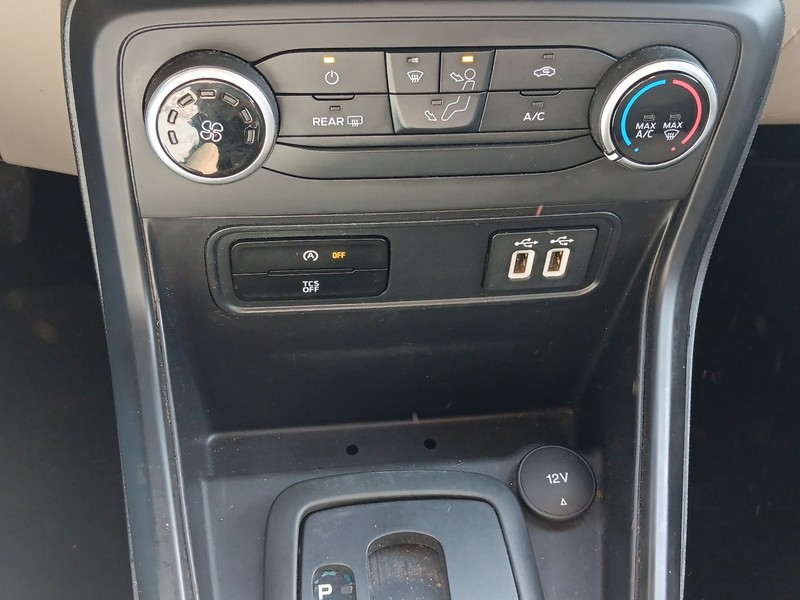 Ford EcoSport Vehicle Full-screen Gallery Image 16