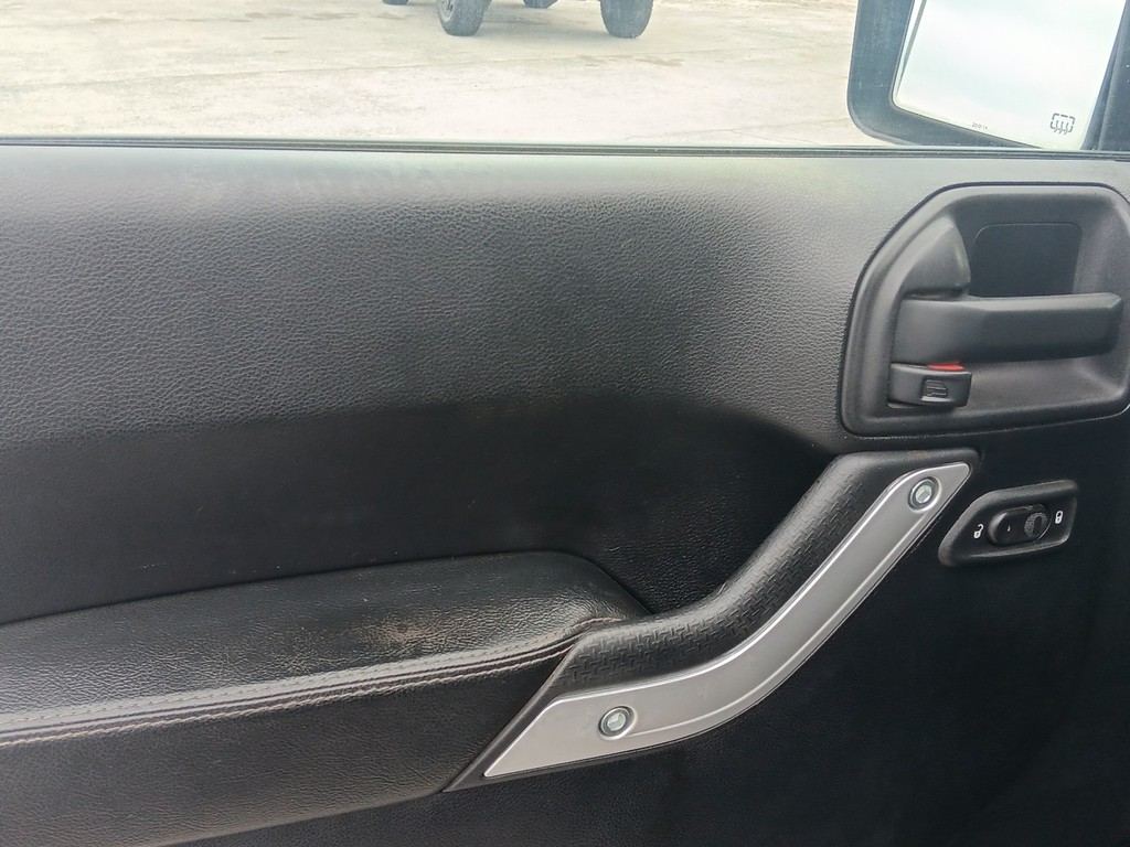 Jeep Wrangler Unlimited Vehicle Full-screen Gallery Image 4