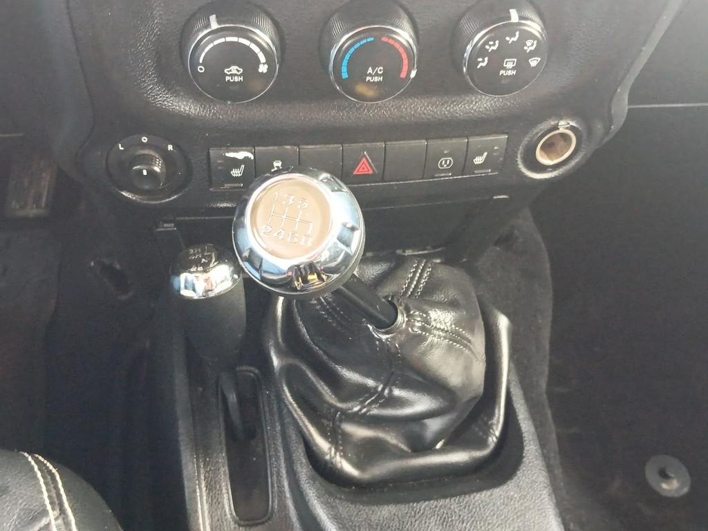 Jeep Wrangler Unlimited Vehicle Full-screen Gallery Image 8