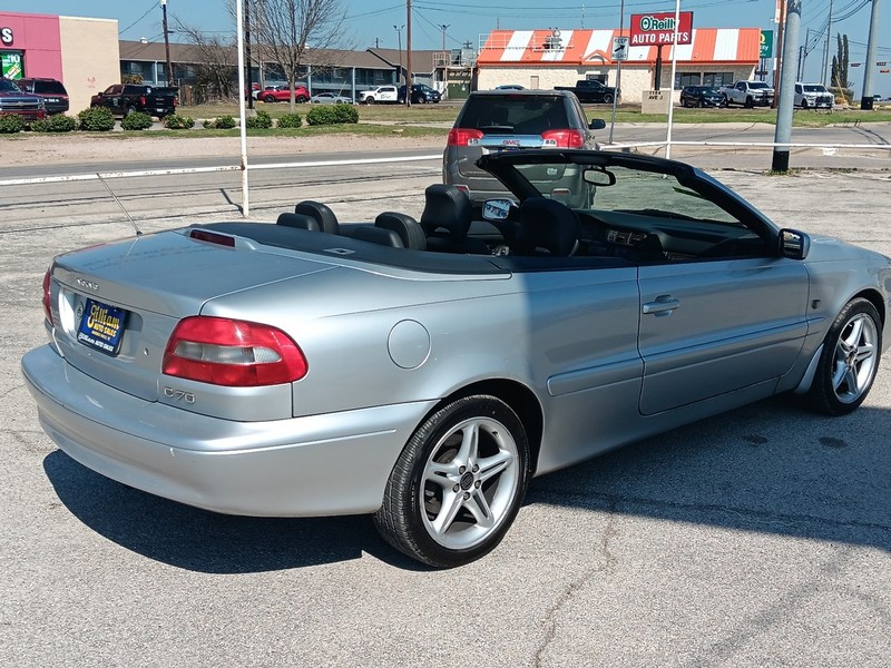 Volvo C70 Vehicle Full-screen Gallery Image 3