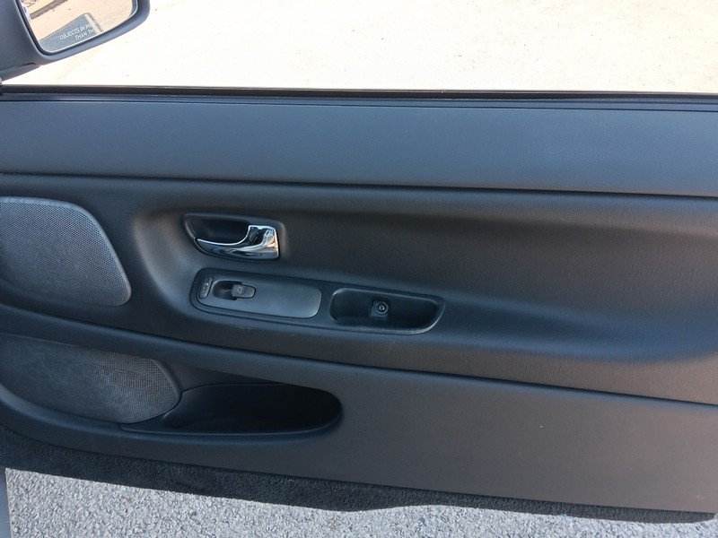 Volvo C70 Vehicle Full-screen Gallery Image 10