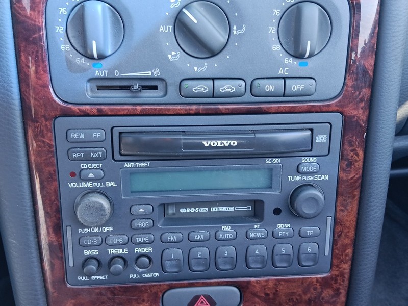 Volvo C70 Vehicle Full-screen Gallery Image 15