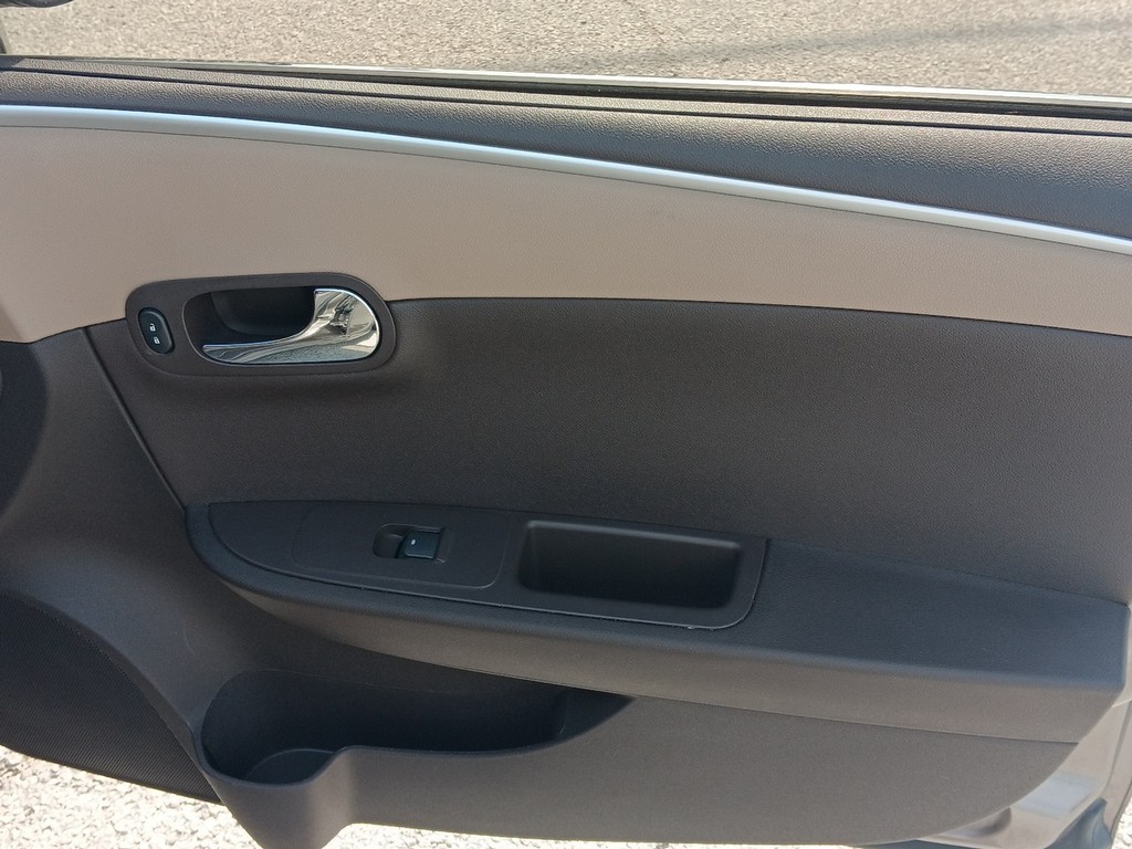 Chevrolet Malibu Vehicle Full-screen Gallery Image 9
