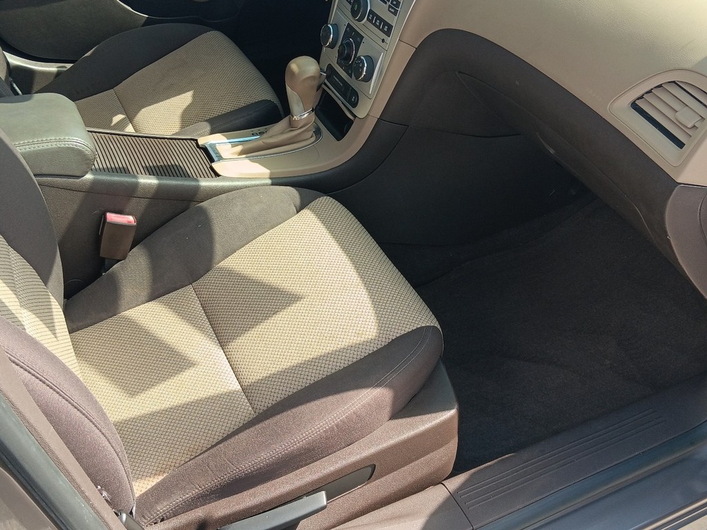 Chevrolet Malibu Vehicle Full-screen Gallery Image 10