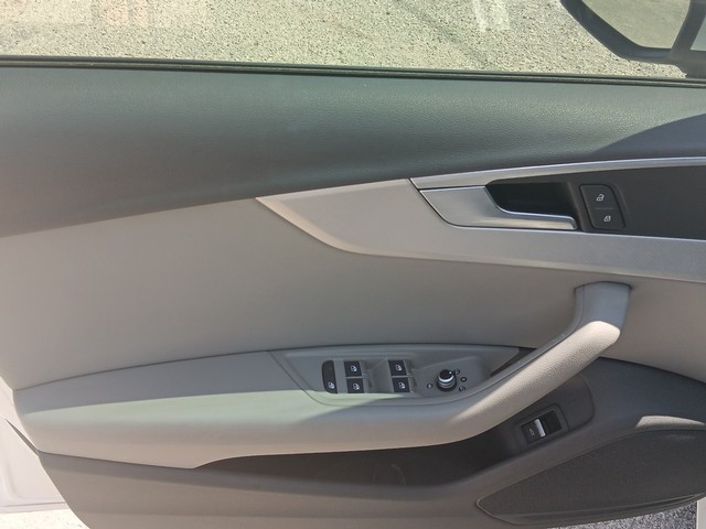 Audi A4 Vehicle Full-screen Gallery Image 15