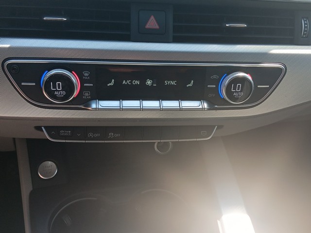 Audi A4 Vehicle Full-screen Gallery Image 20