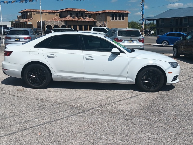 Audi A4 Vehicle Full-screen Gallery Image 2