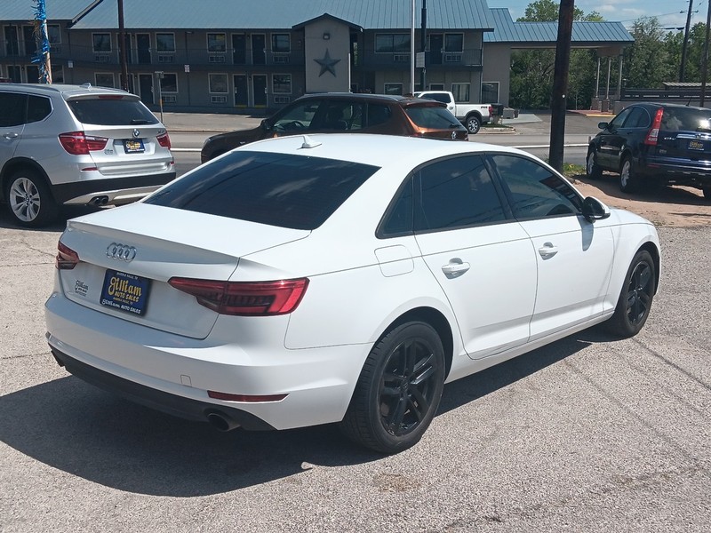 Audi A4 Vehicle Full-screen Gallery Image 3