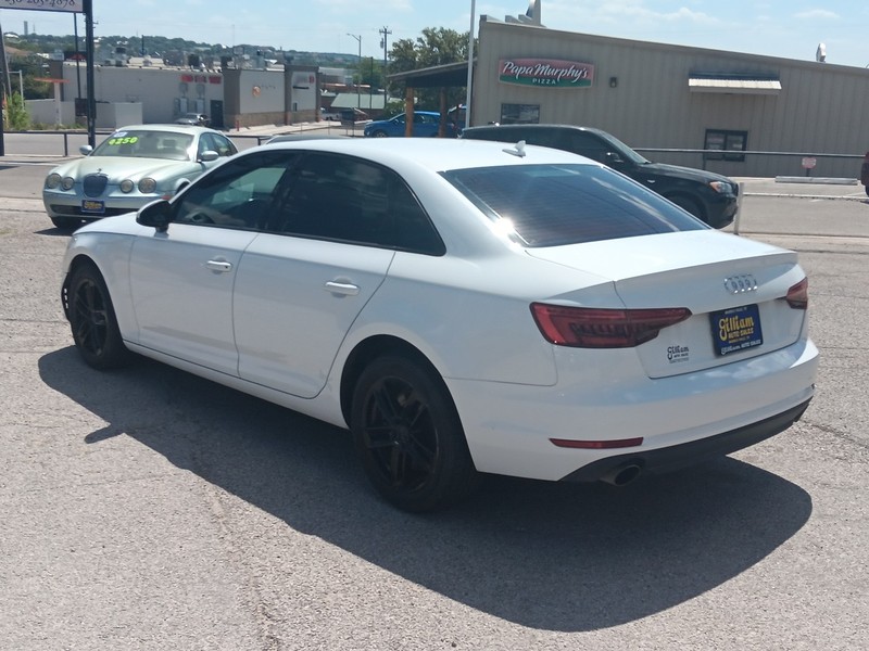 Audi A4 Vehicle Full-screen Gallery Image 5