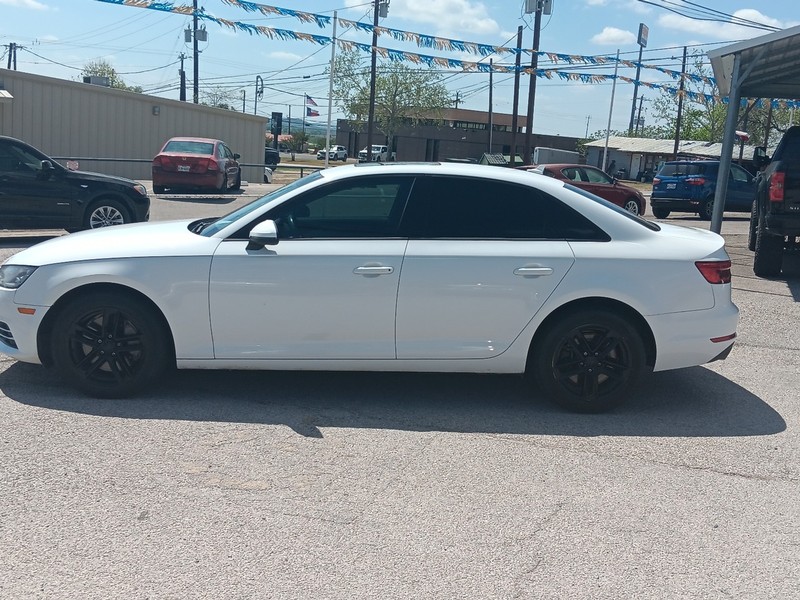 Audi A4 Vehicle Full-screen Gallery Image 6