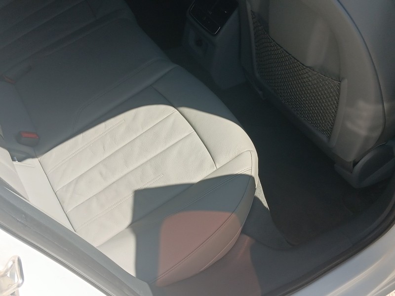 Audi A4 Vehicle Full-screen Gallery Image 12