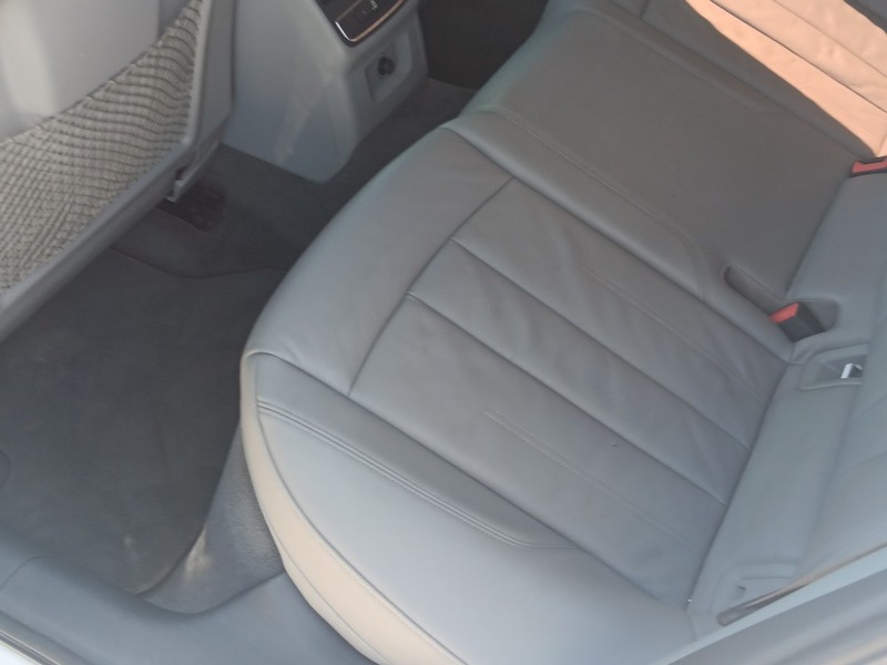 Audi A4 Vehicle Full-screen Gallery Image 14