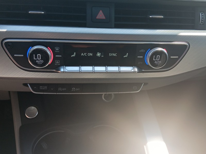 Audi A4 Vehicle Full-screen Gallery Image 20