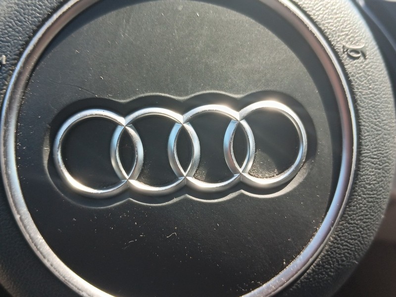 Audi A4 Vehicle Full-screen Gallery Image 21