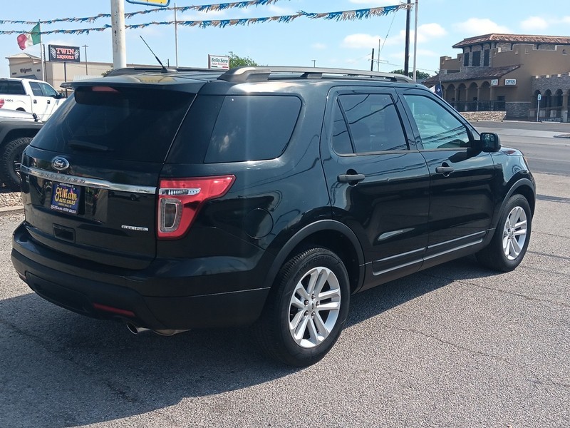 Ford Explorer Vehicle Full-screen Gallery Image 3