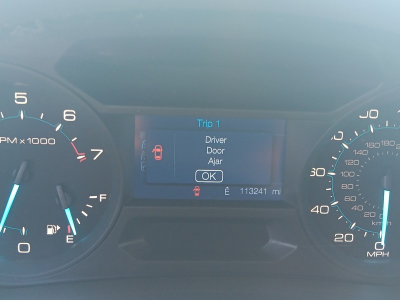 Ford Explorer Vehicle Full-screen Gallery Image 18