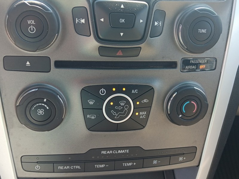 Ford Explorer Vehicle Full-screen Gallery Image 20