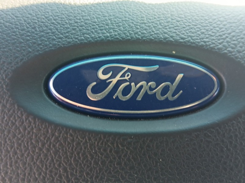 Ford Explorer Vehicle Full-screen Gallery Image 21