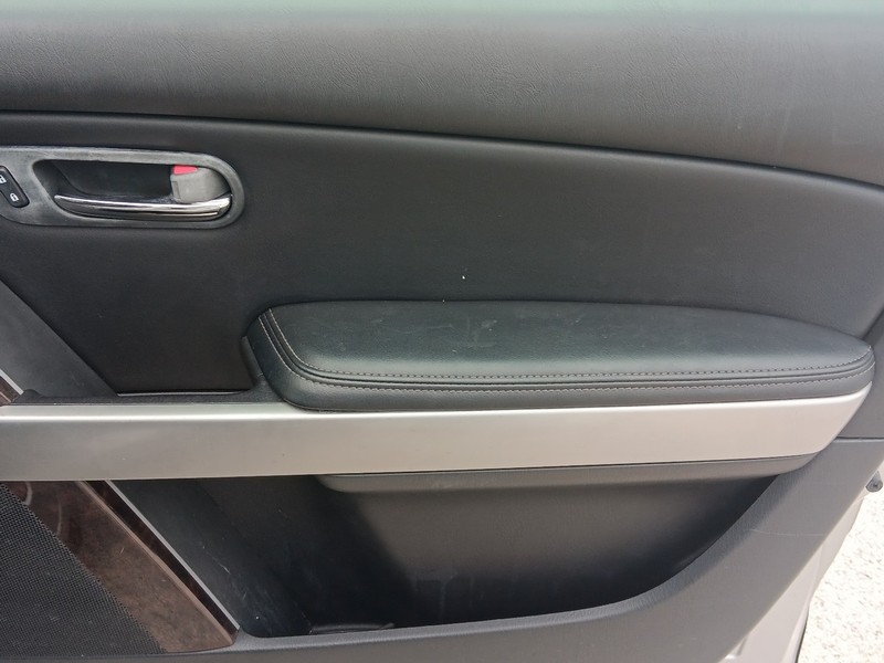 Mazda CX-9 Vehicle Full-screen Gallery Image 10