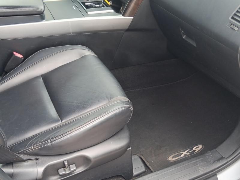 Mazda CX-9 Vehicle Full-screen Gallery Image 11