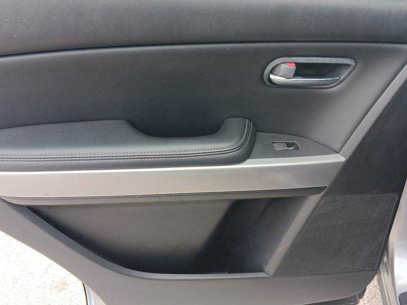 Mazda CX-9 Vehicle Full-screen Gallery Image 14