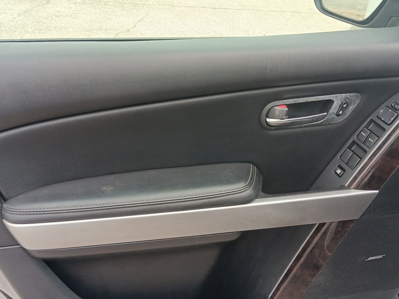 Mazda CX-9 Vehicle Full-screen Gallery Image 16