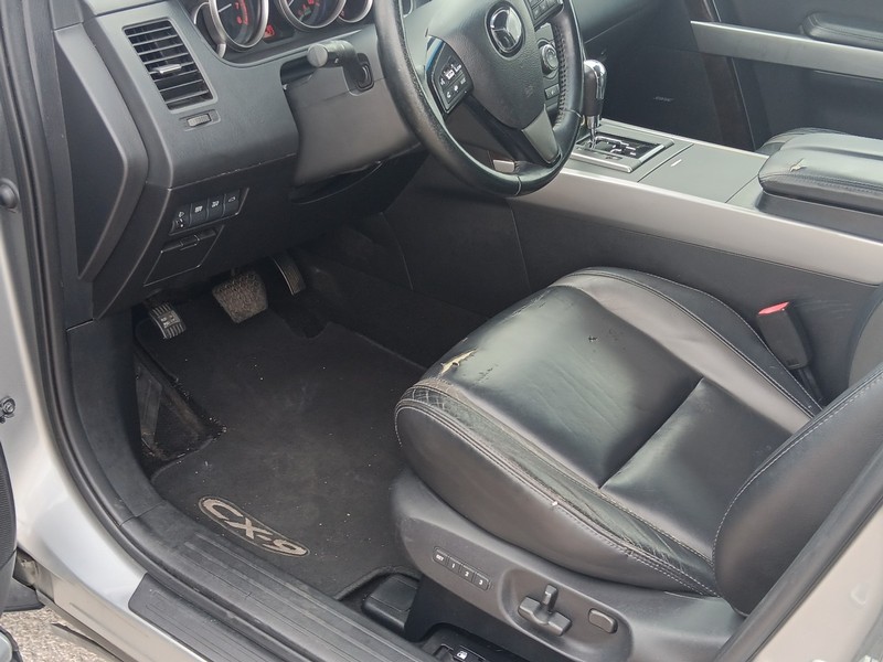 Mazda CX-9 Vehicle Full-screen Gallery Image 17