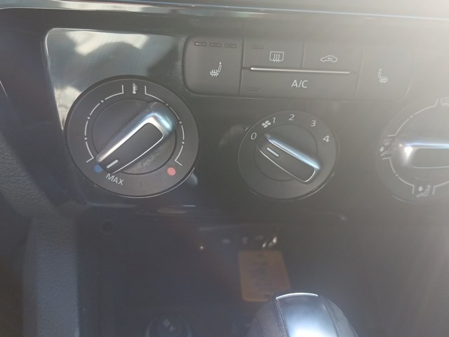 Volkswagen Jetta Vehicle Full-screen Gallery Image 22