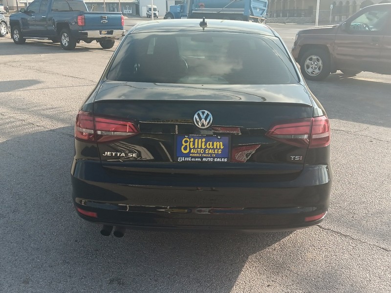 Volkswagen Jetta Vehicle Full-screen Gallery Image 4