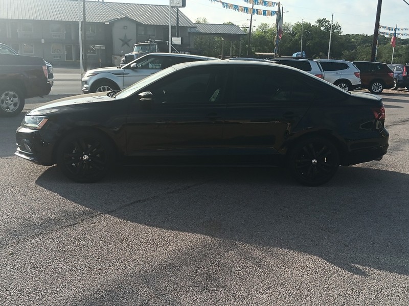 Volkswagen Jetta Vehicle Full-screen Gallery Image 6