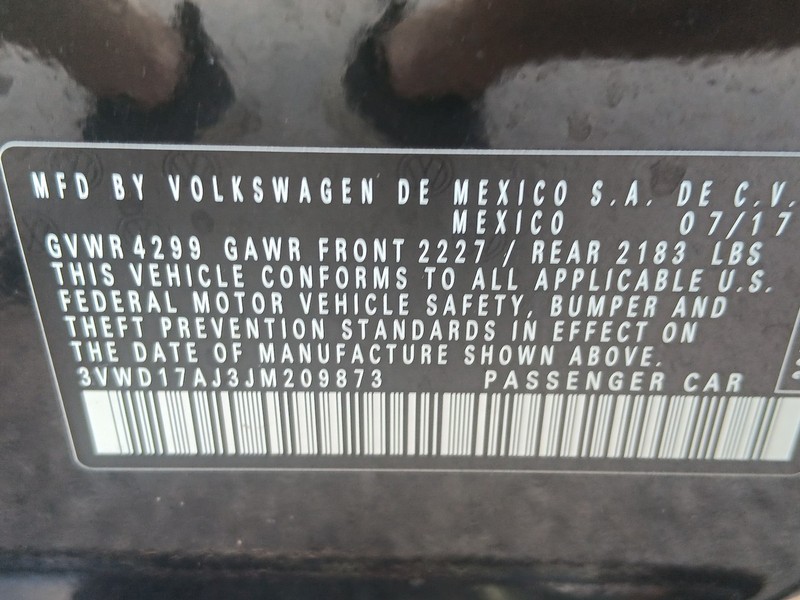 Volkswagen Jetta Vehicle Full-screen Gallery Image 17